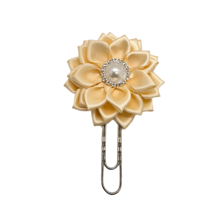 Cream Daisy Clip